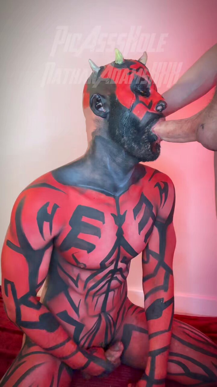 PicAsssHole – Star Wars Bodypainting – Nathan Adams is Darth Maul